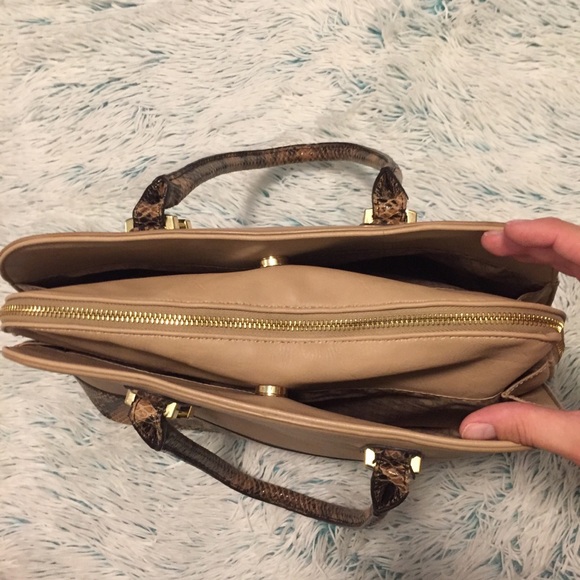 ✨CHARMING CHARLIE SNAKESKIN PURSE✨ - Picture 2 of 8